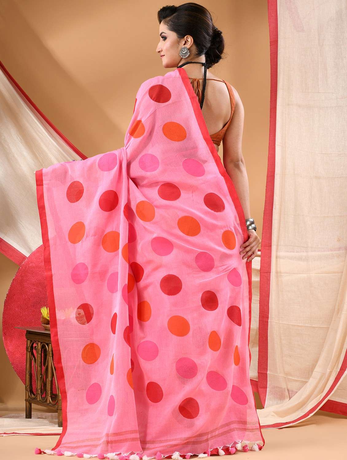women polka dot handloom saree - 22105994 -  Standard Image - 2