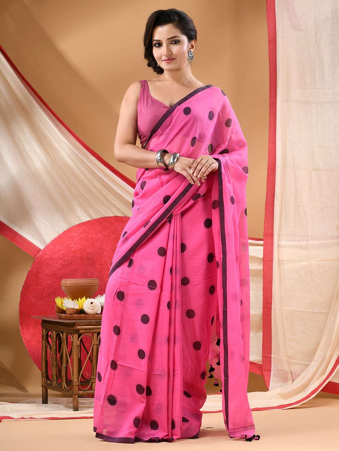 women polka dot handloom saree - 22105996 -  Standard Image - 2