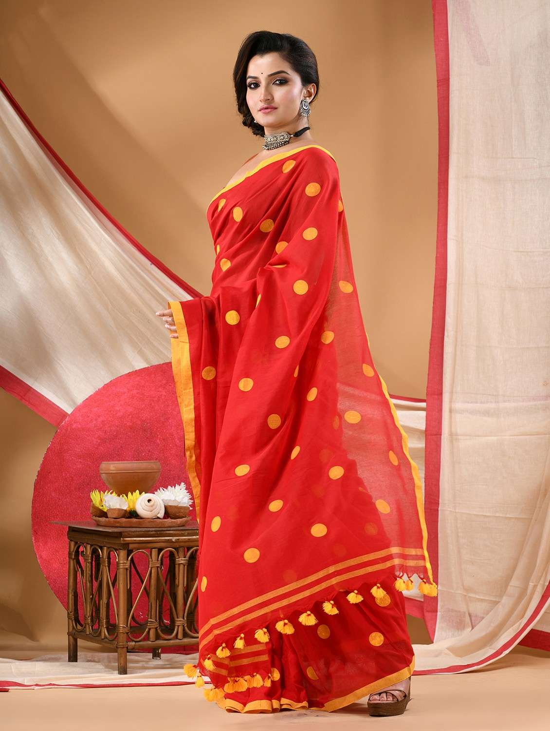 women polka dot handloom saree - 22105997 -  Standard Image - 2