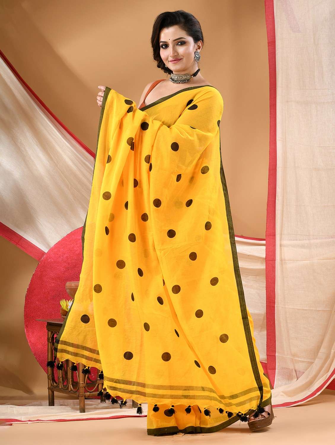 women polka dot handloom saree - 22106000 - Standard Image - 2