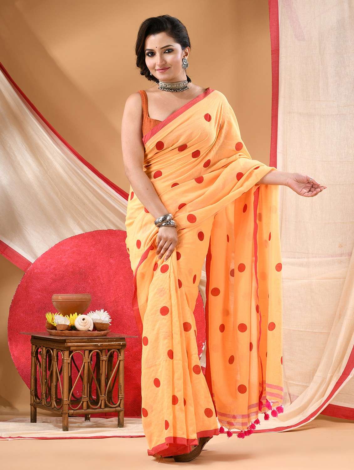 women polka dot handloom saree - 22106001 -  Zoom Image - 0