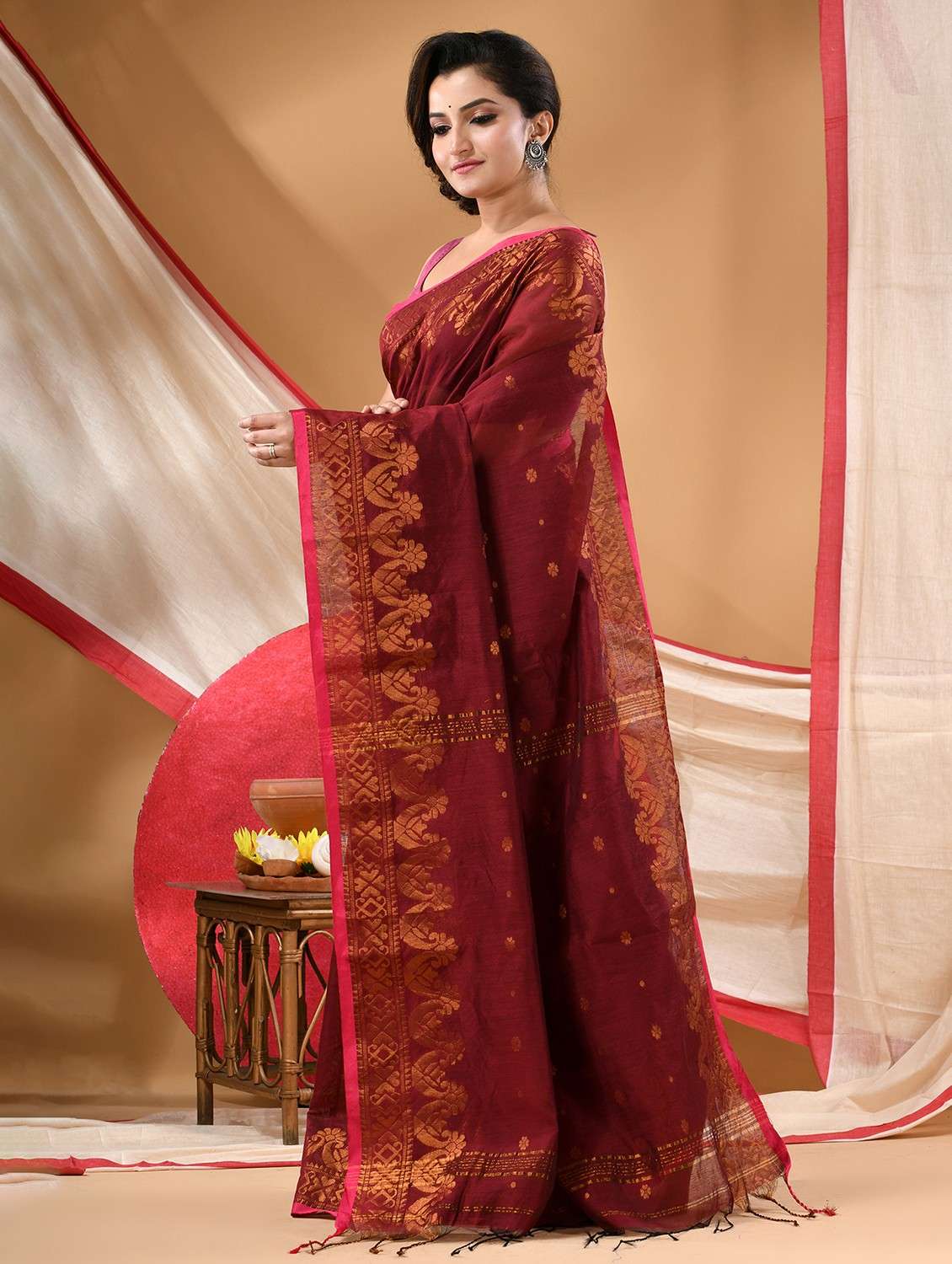 women self design handloom saree with blouse - 22106006 -  Standard Image - 2