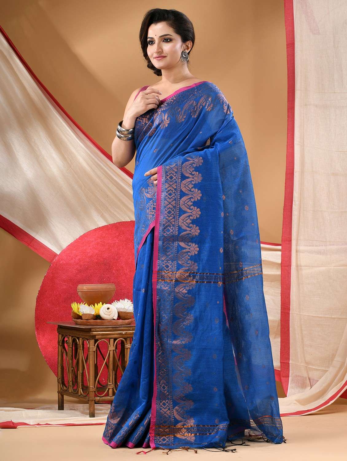 women self design handloom saree with blouse - 22106009 - Standard Image - 2