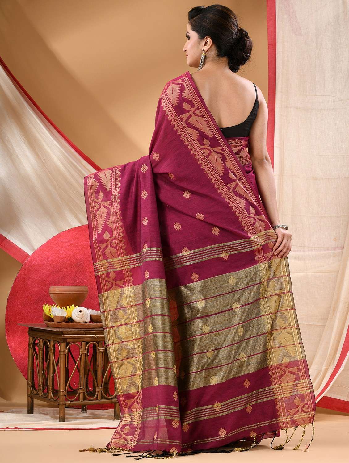 women self design handloom saree with blouse - 22106011 - Standard Image - 2
