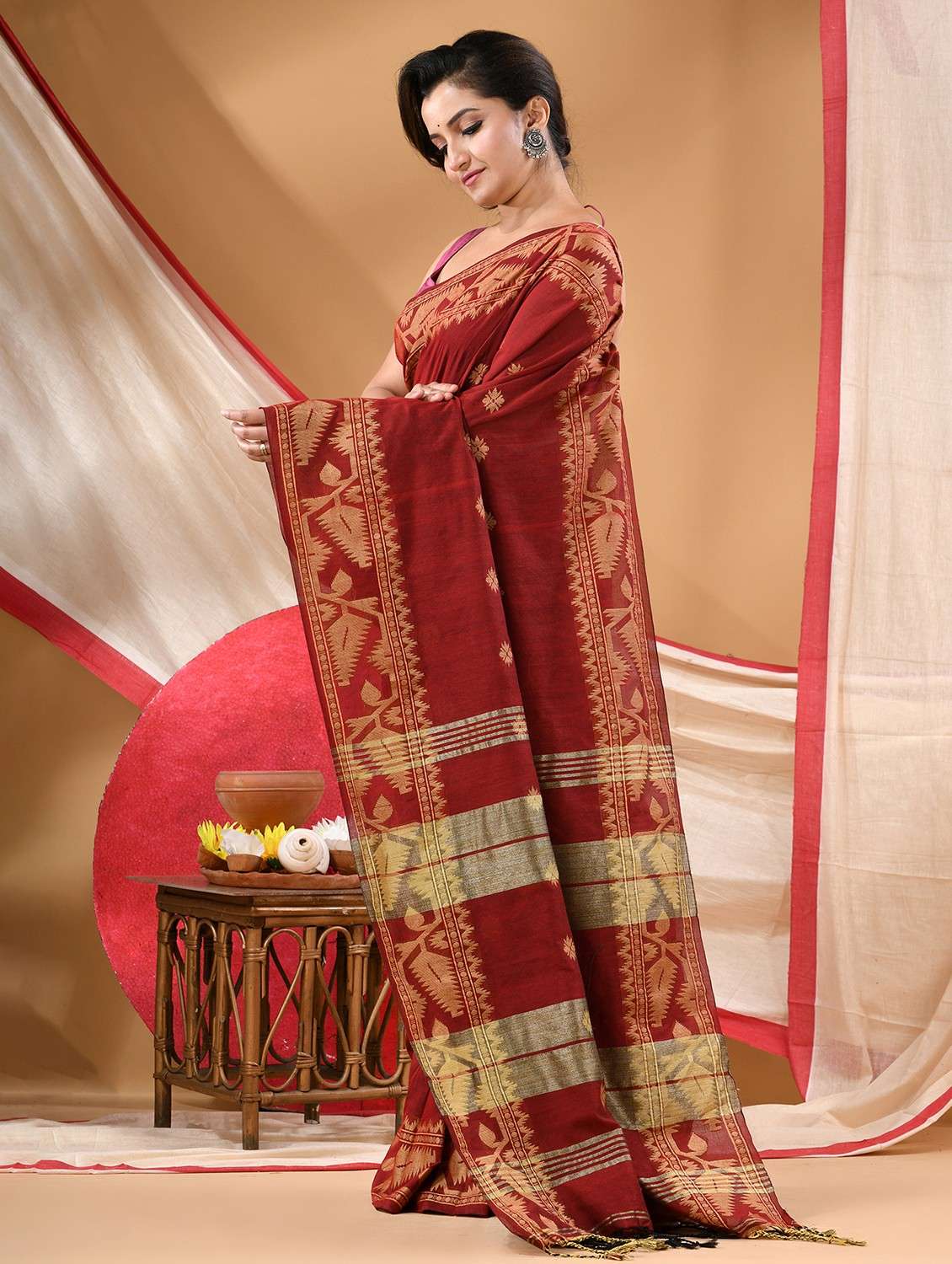 women self design handloom saree with blouse - 22106012 -  Standard Image - 2