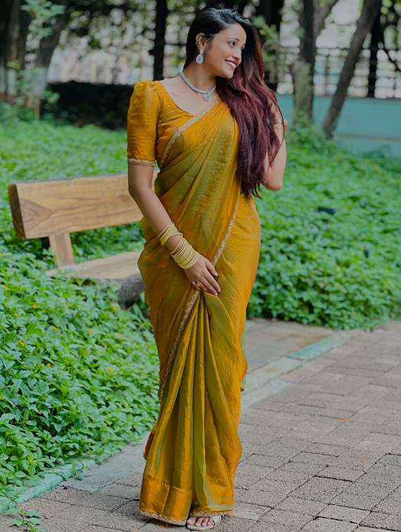 women solid with embellished bordered saree with blouse - 22106018 -  Standard Image - 2