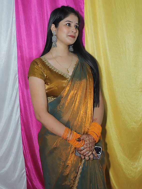 women solid with embellished bordered saree with blouse - 22106022 -  Standard Image - 2