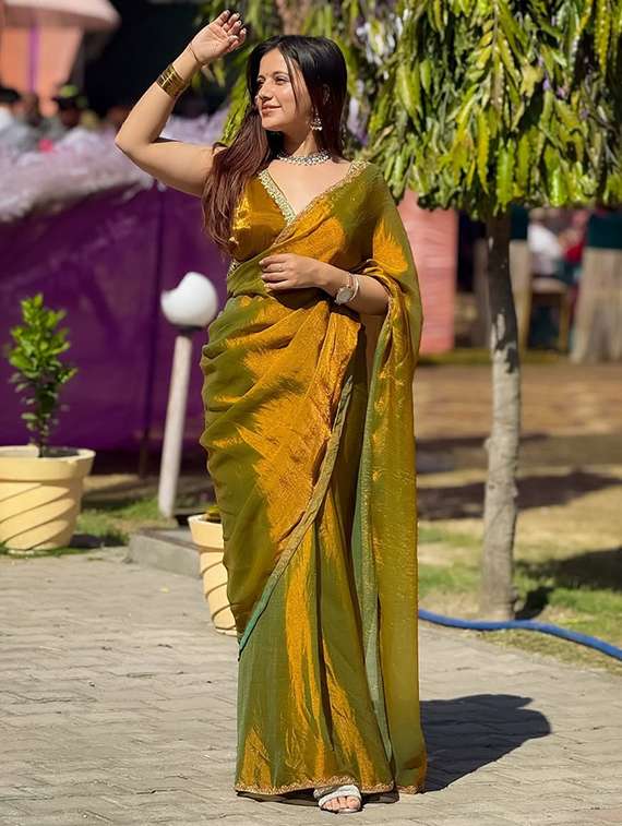 women solid with embellished bordered saree with blouse - 22106023 -  Standard Image - 2