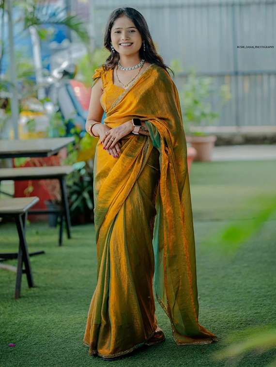 women solid with embellished bordered saree with blouse - 22106025 -  Standard Image - 2