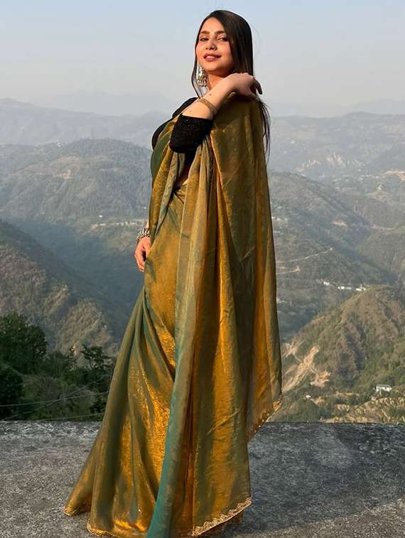 women solid with embellished bordered saree with blouse - 22106047 -  Standard Image - 2