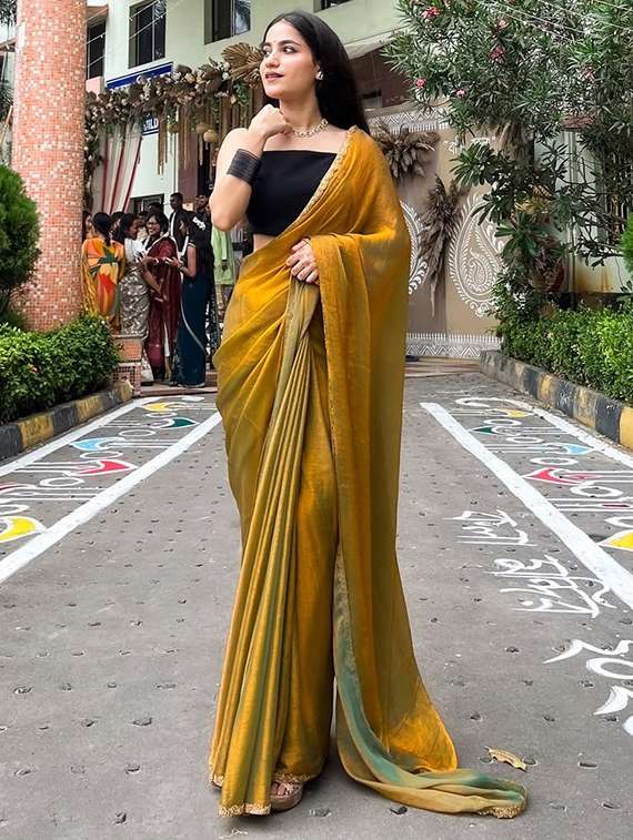 women solid with embellished bordered saree with blouse - 22106048 -  Standard Image - 2