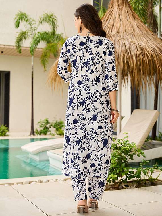 women floral three quarter sleeve kurta pant with dupatta set - 22106393 -  Standard Image - 2