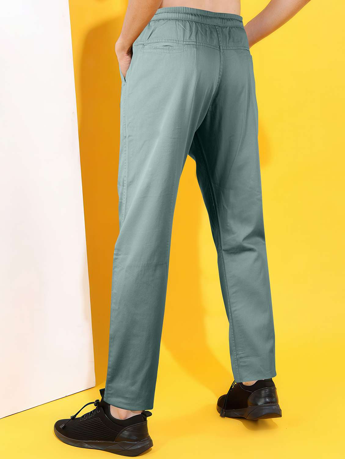 men solid mid rise regular fit cargo - 22107384 -  Standard Image - 2