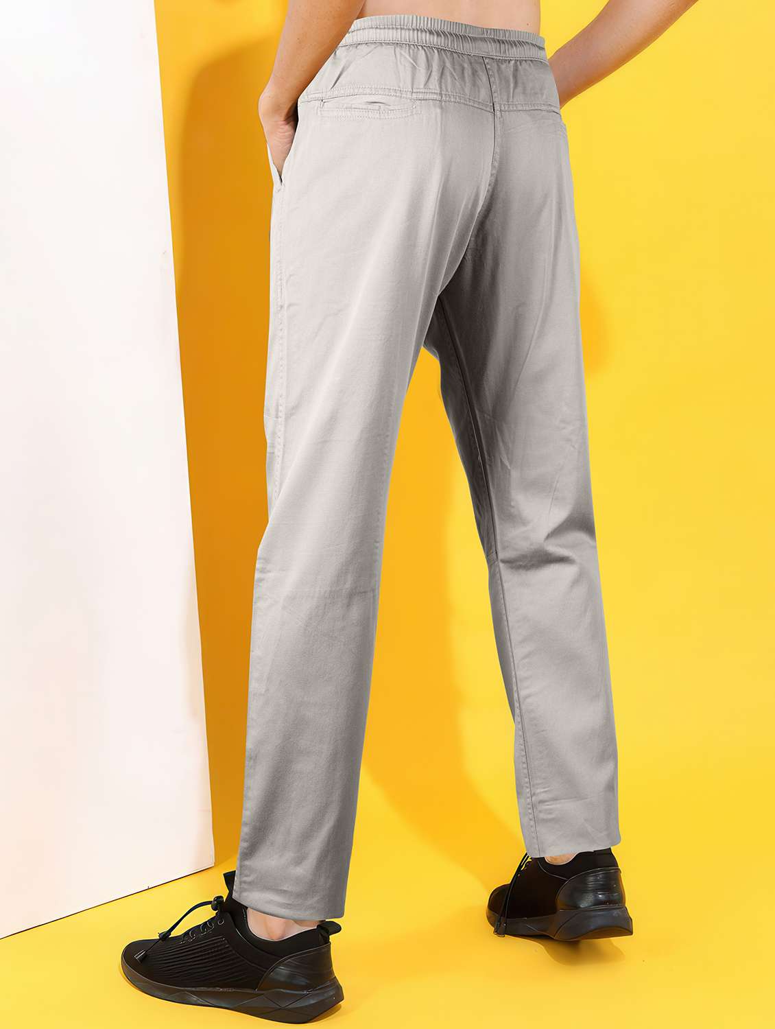 men solid mid rise regular fit cargo - 22107386 -  Standard Image - 2