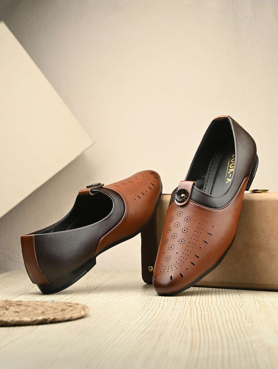 men tan slip on juti