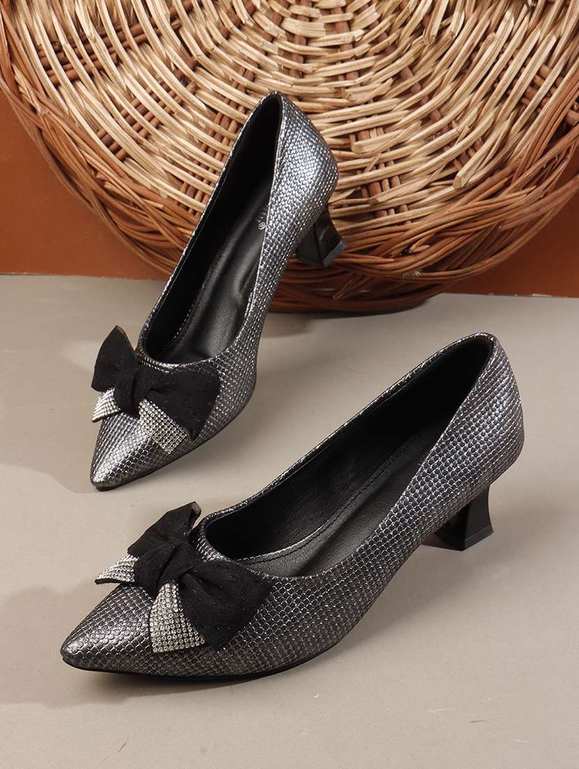women black slip on pump