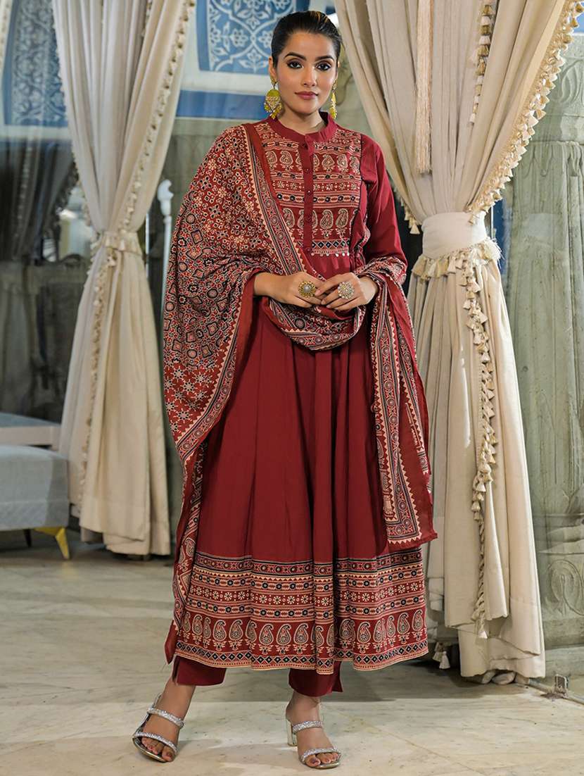 women paisley printed three quarter sleeve kurta pant with dupatta set - 22107712 -  Standard Image - 2