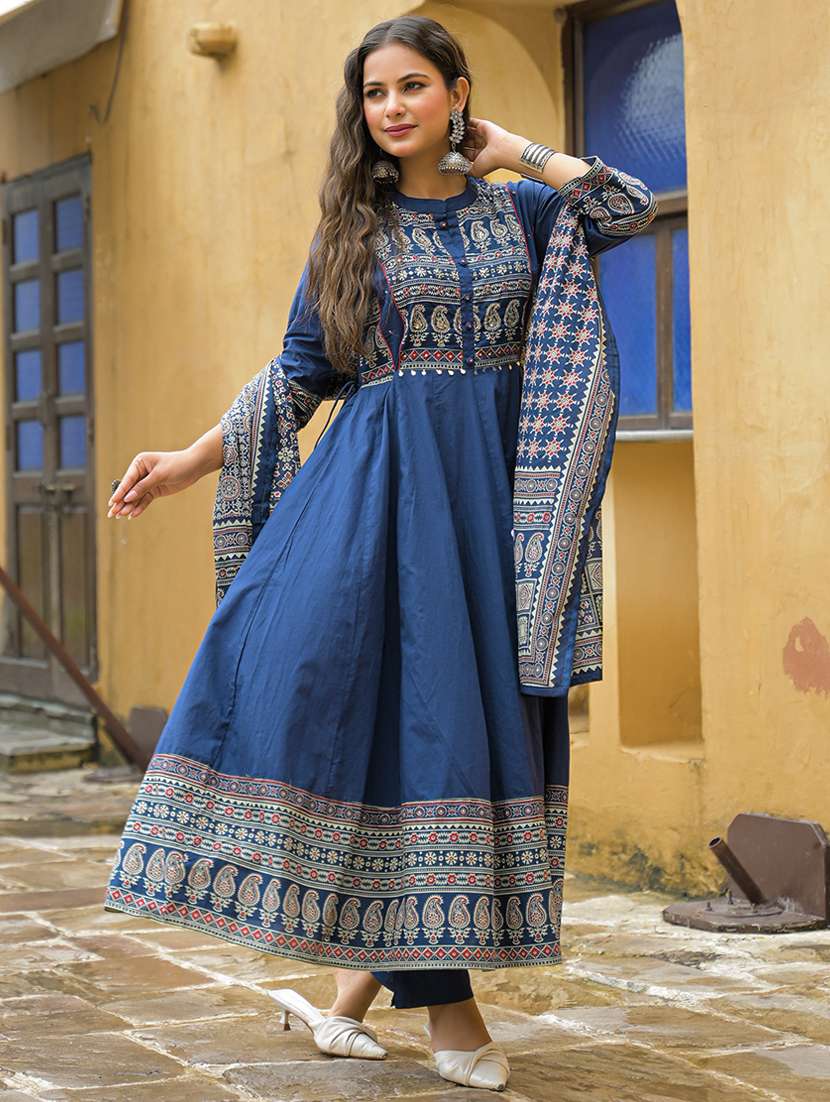women paisley printed three quarter sleeve kurta pant with dupatta set - 22107714 -  Standard Image - 2