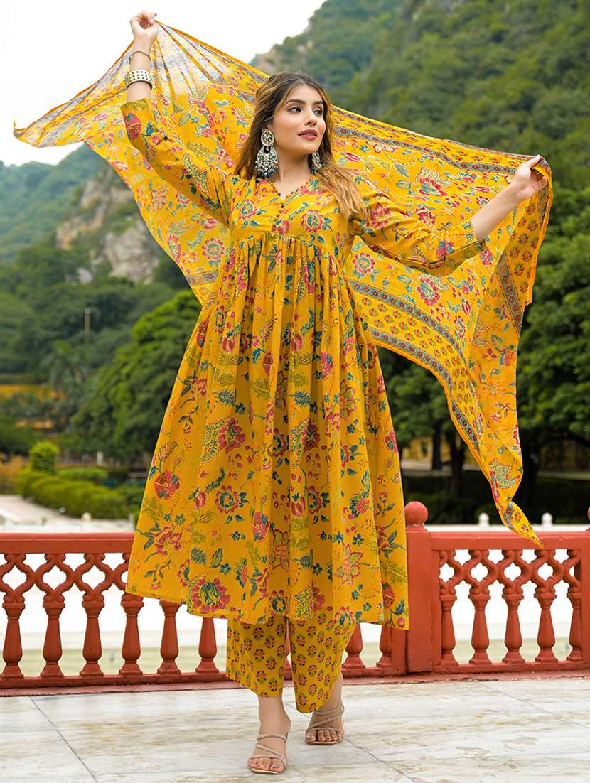 women floral three quarter sleeve kurta pant with dupatta set - 22107716 -  Standard Image - 2