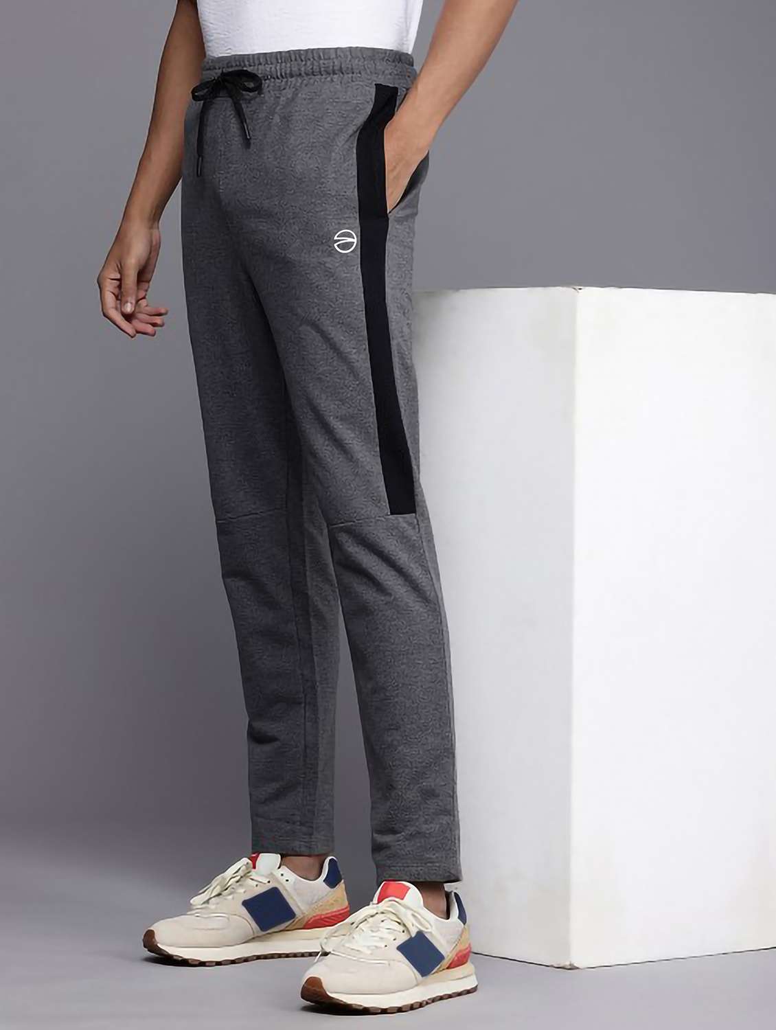 men side taped mid rise full length track pant