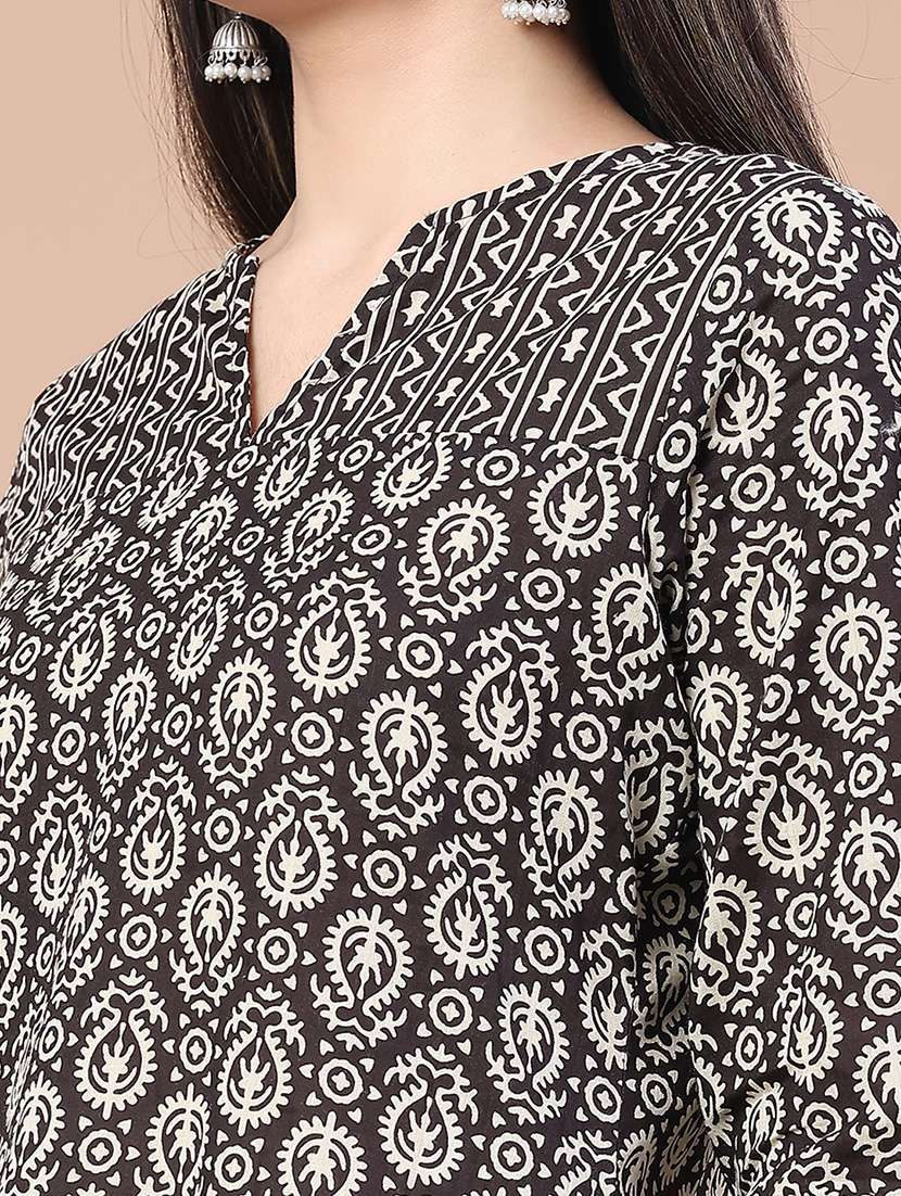 women printed three quarter sleeve straight kurta - 22130789 -  Standard Image - 2