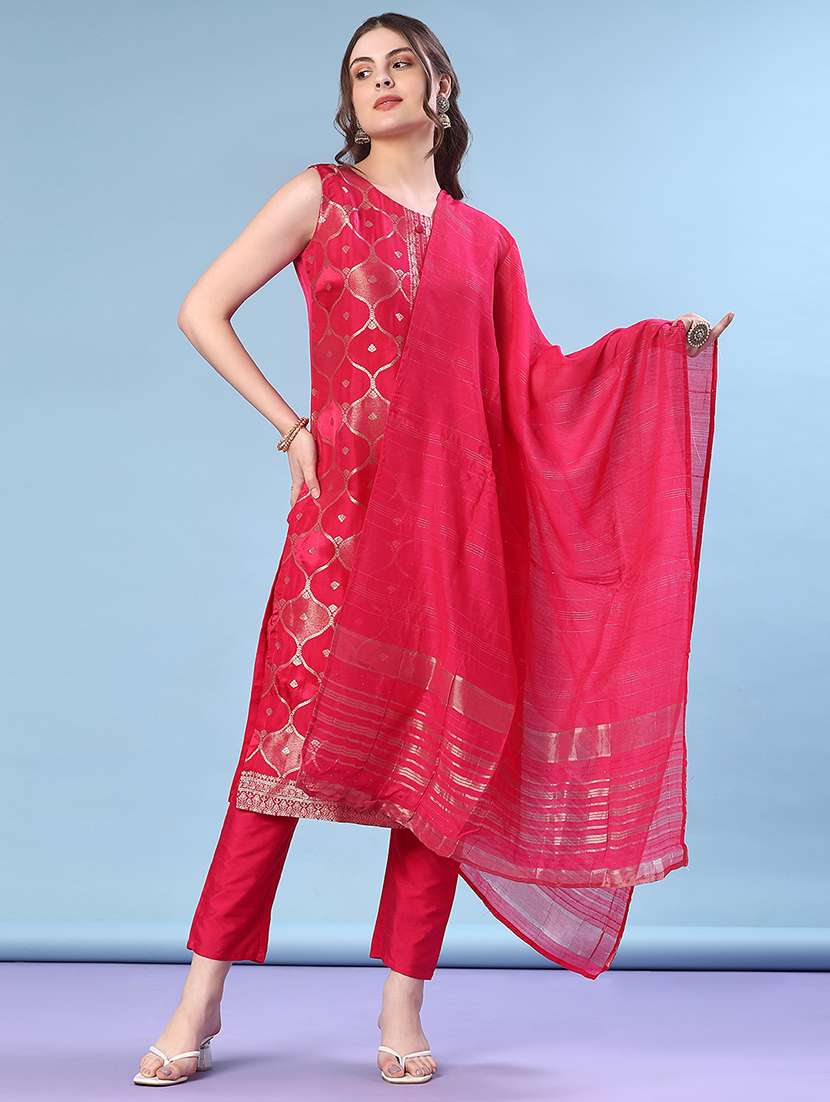 women self design sleeveless kurta pant with dupatta set