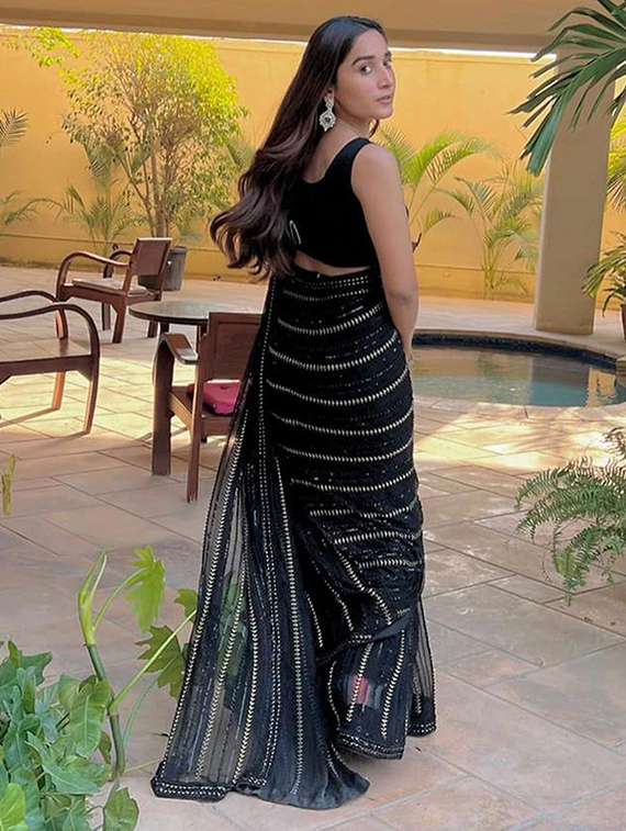 women black embroidered saree with blouse - 22140049 -  Standard Image - 2
