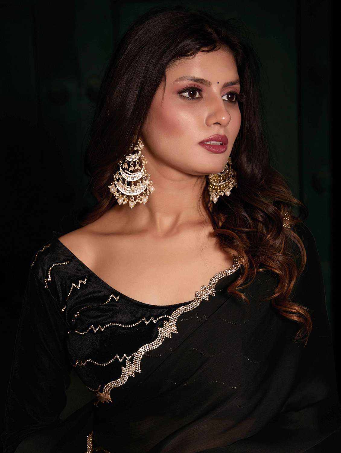 women solid with work embellished bordered saree with blouse - 22140075 -  Standard Image - 2