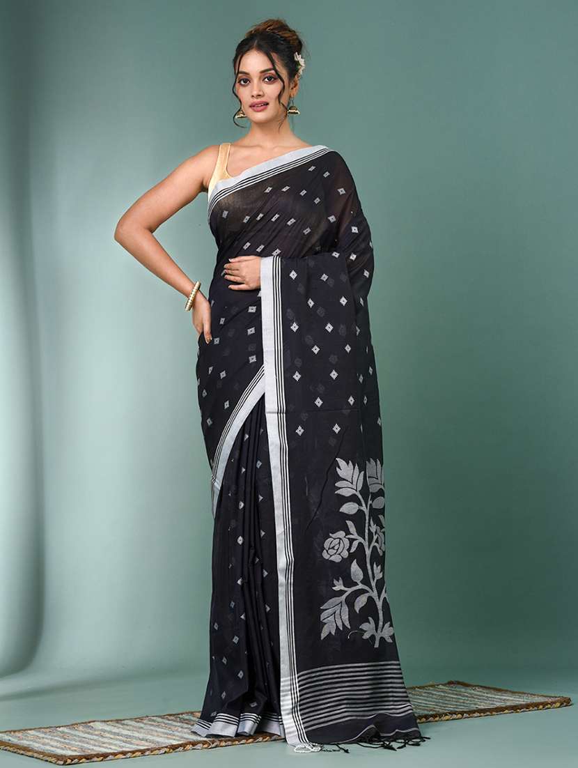 women self design handloom saree with blouse