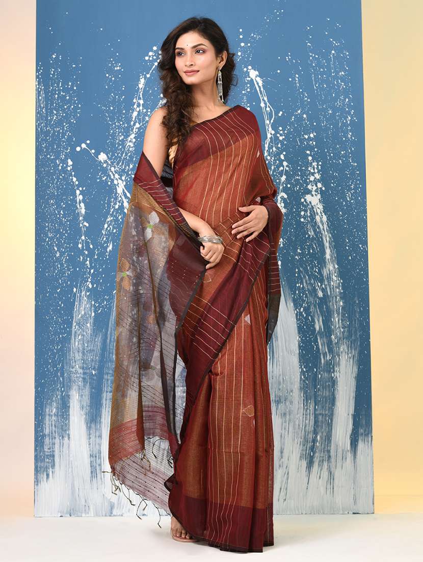 women self design handloom saree with blouse