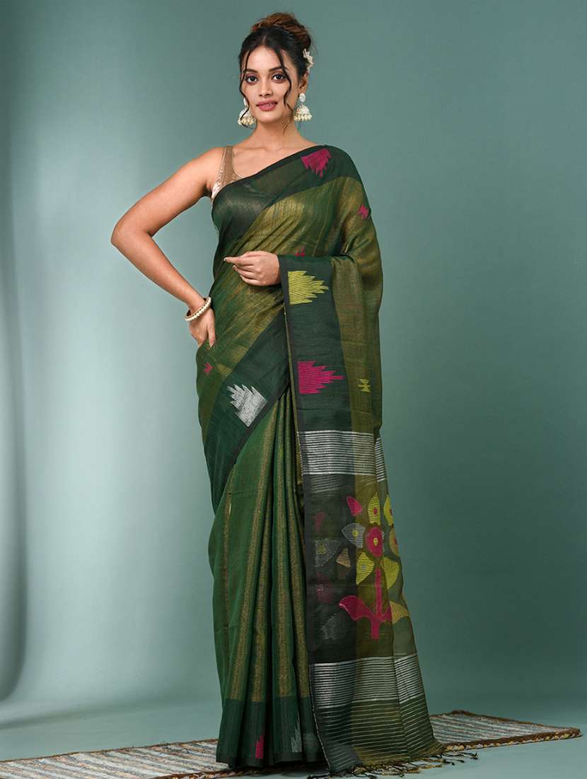 women self design handloom saree with blouse