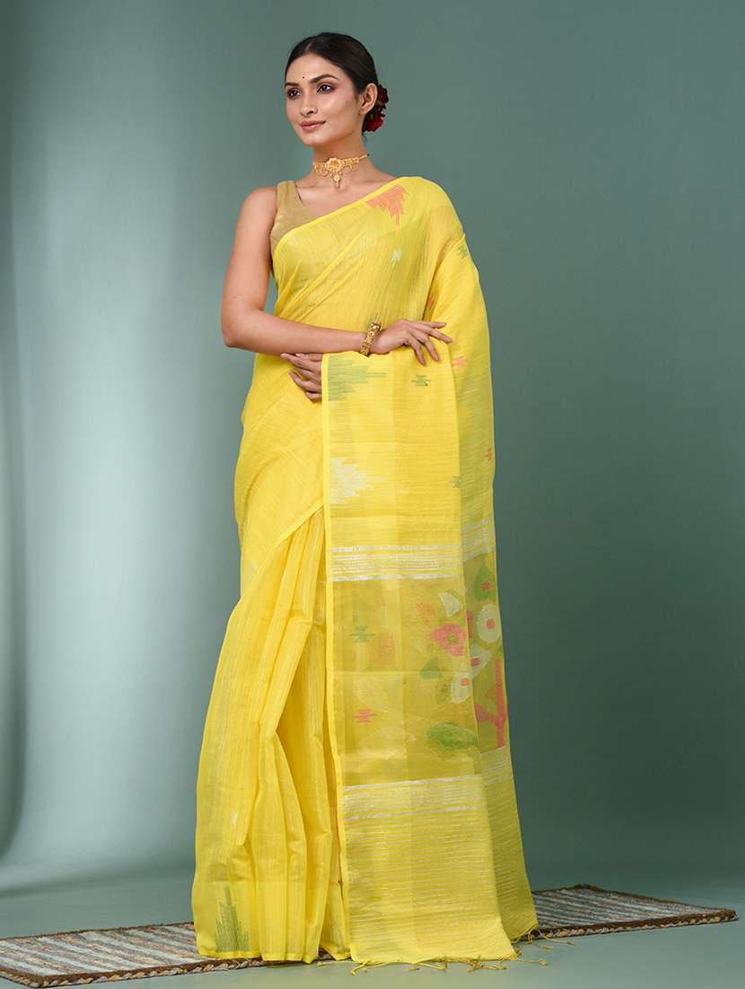 women self design handloom saree with blouse