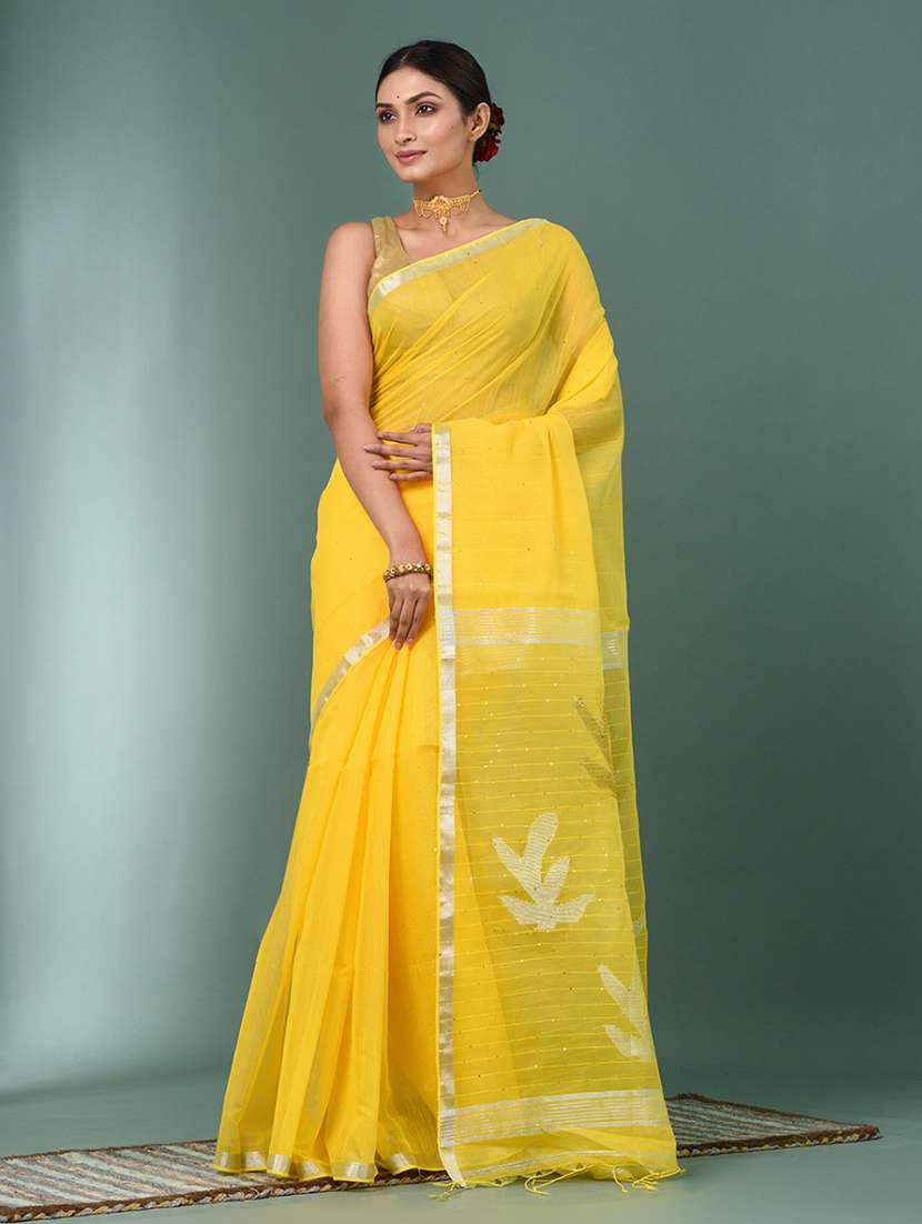 women self design handloom saree with blouse