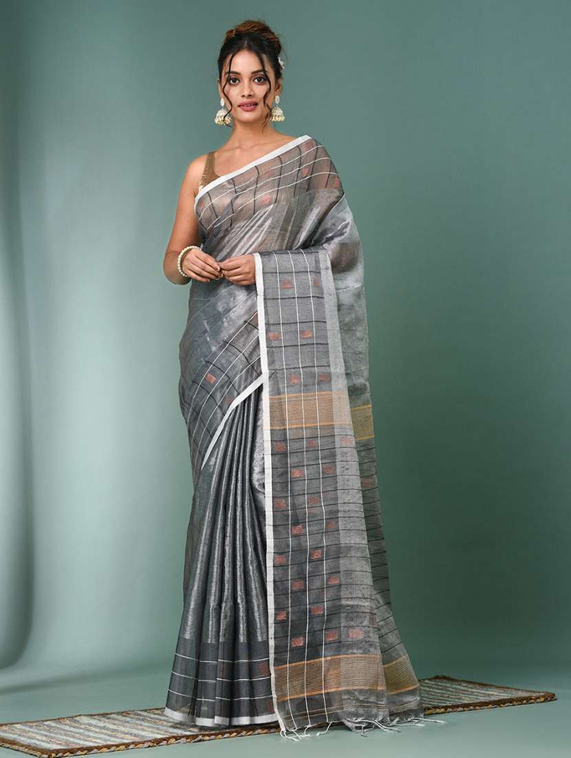women self design handloom saree with blouse