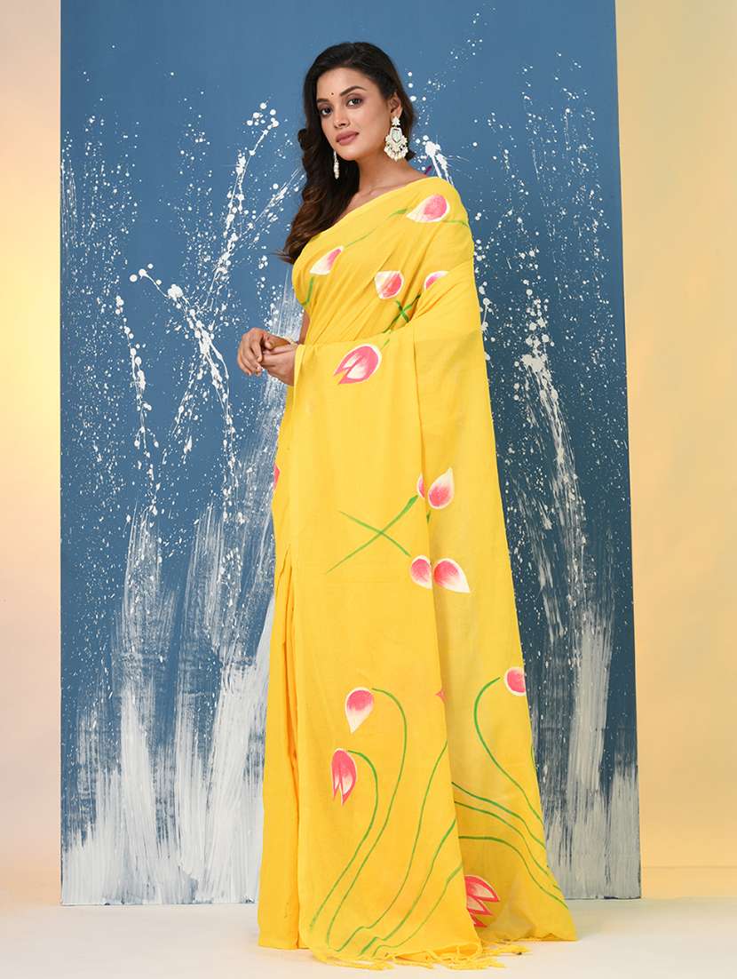 women floral printed handloom saree with blouse - 22140439 -  Standard Image - 2