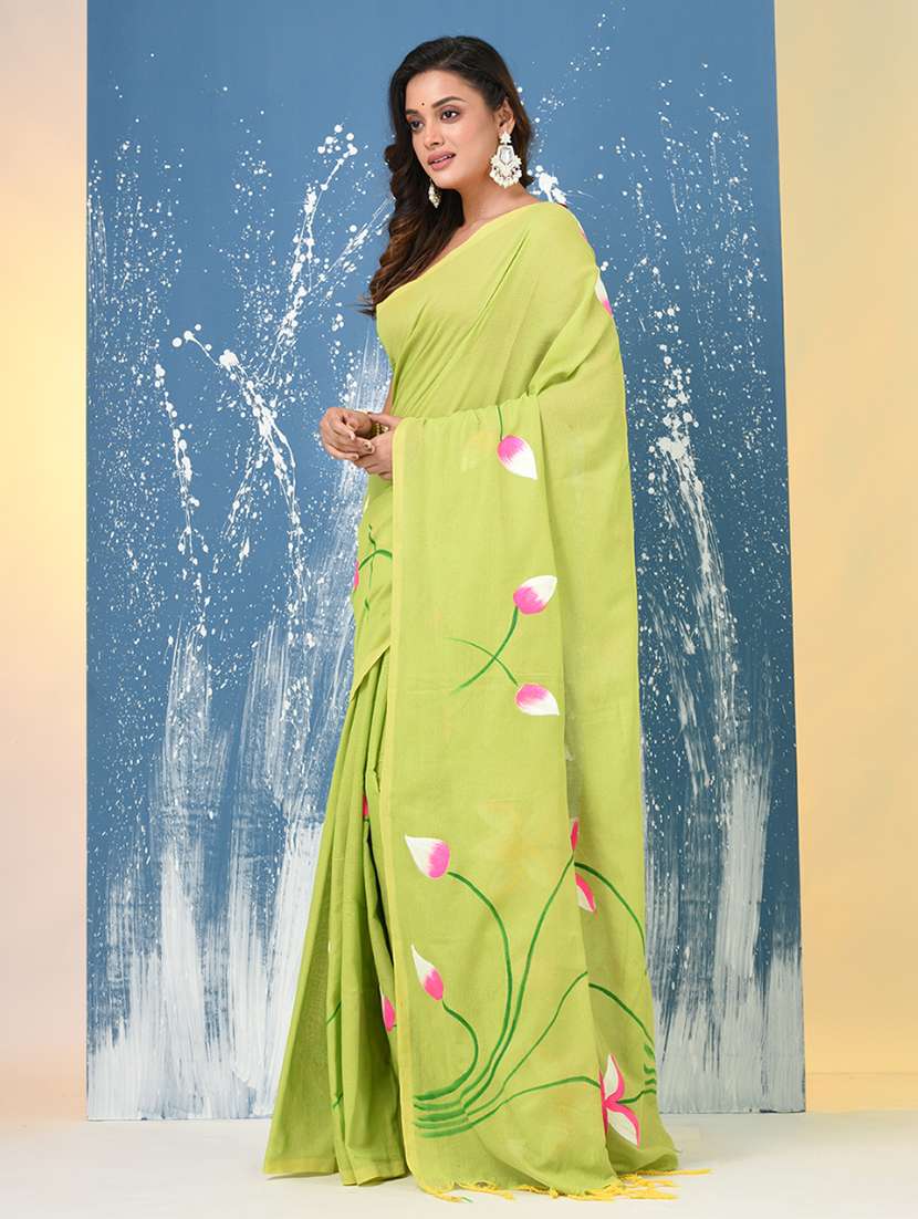 women floral printed handloom saree with blouse - 22140441 -  Standard Image - 2