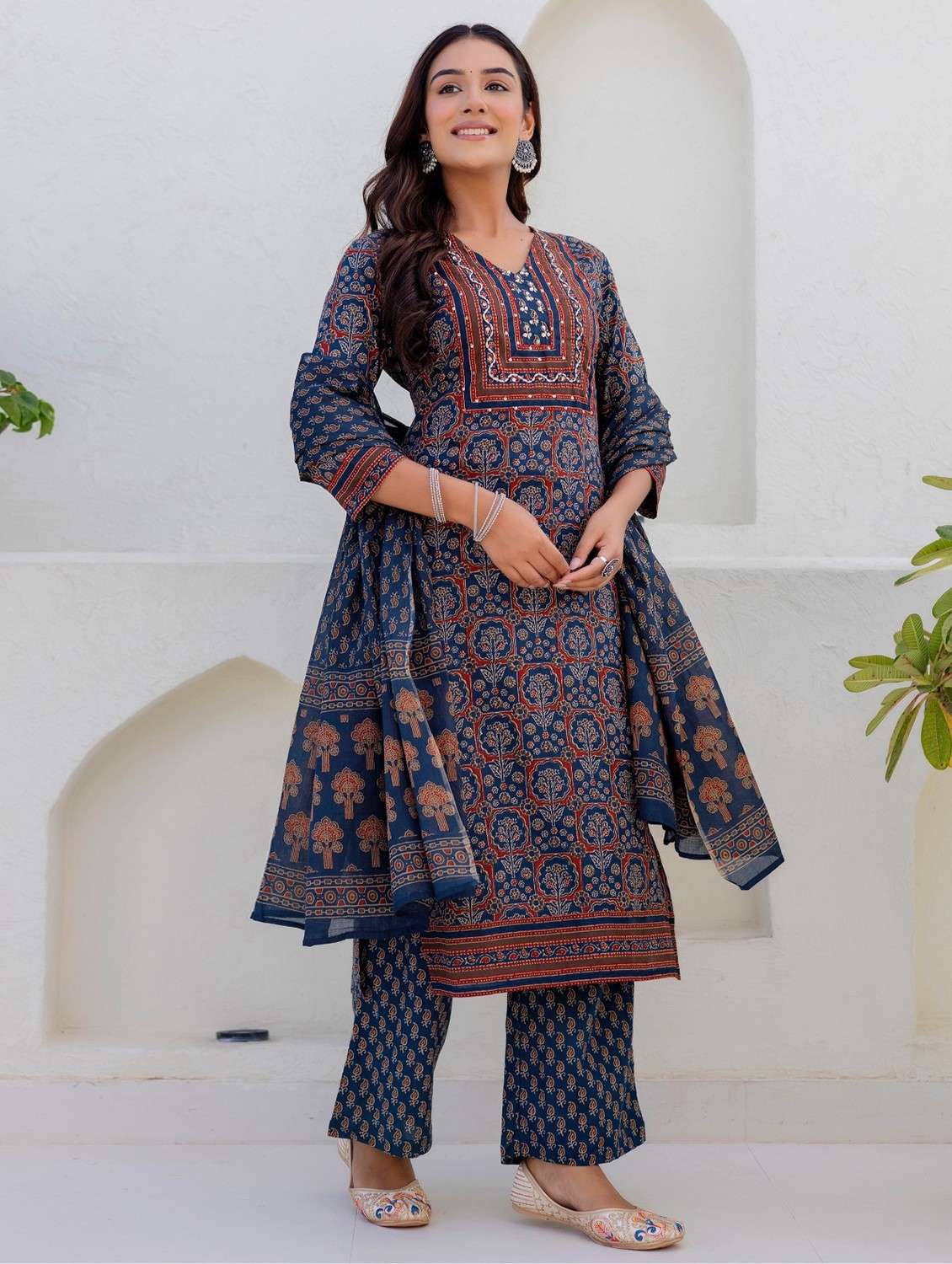 women floral printed three quarter sleeve kurta palazzo with dupatta set - 22140547 -  Standard Image - 2