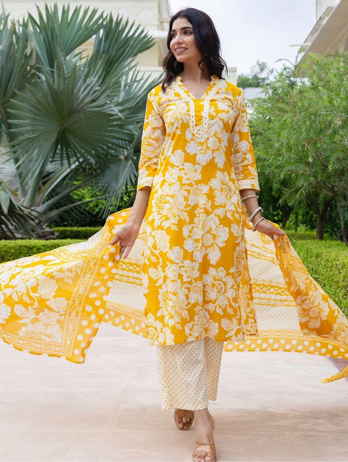women floral printed three quarter sleeve kurta palazzo with dupatta set - 22140581 -  Standard Image - 2