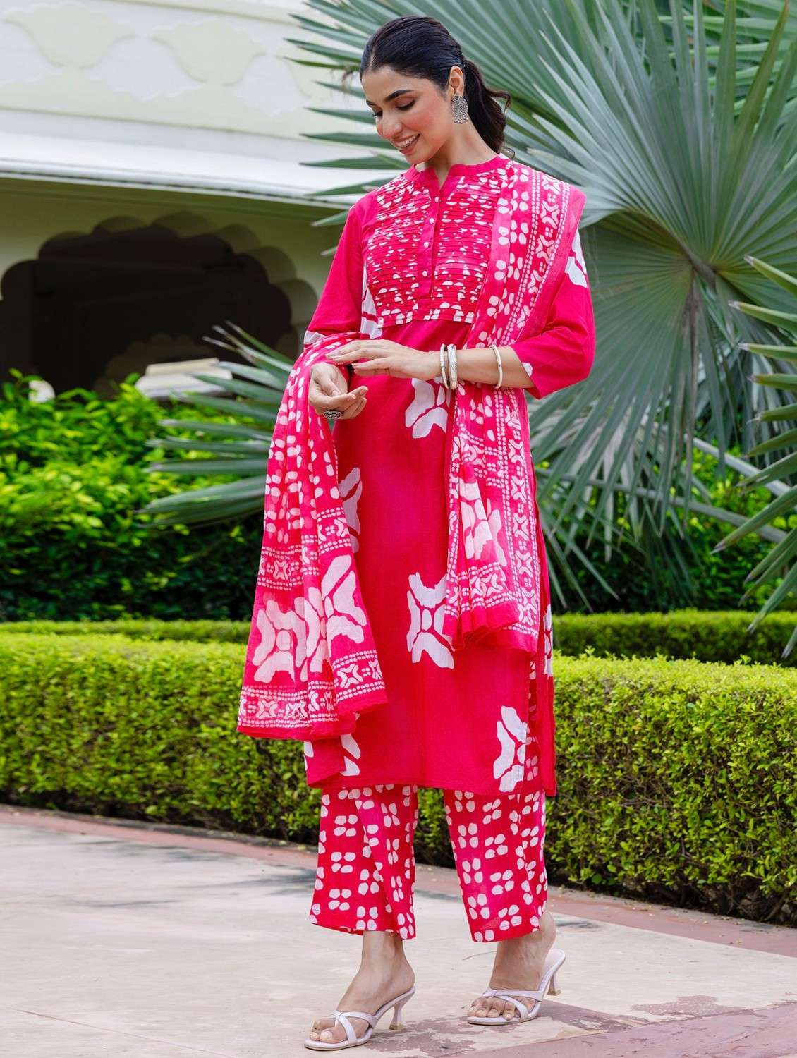 women printed three quarter sleeve kurta palazzo with dupatta set - 22140585 - Standard Image - 2