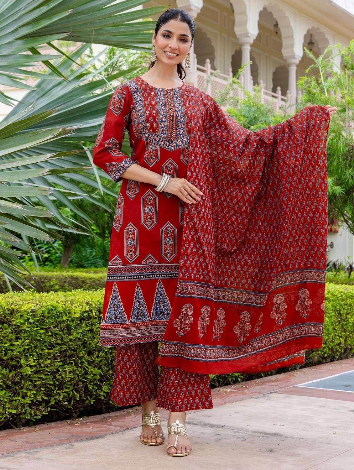 women printed three quarter sleeve kurta palazzo with dupatta set