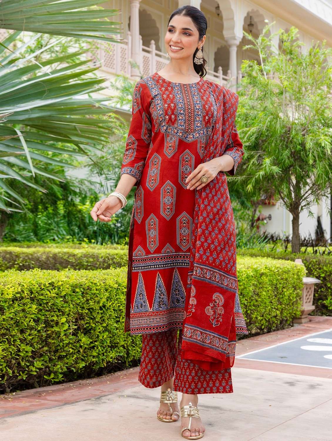 women printed three quarter sleeve kurta palazzo with dupatta set - 22140591 - Standard Image - 2