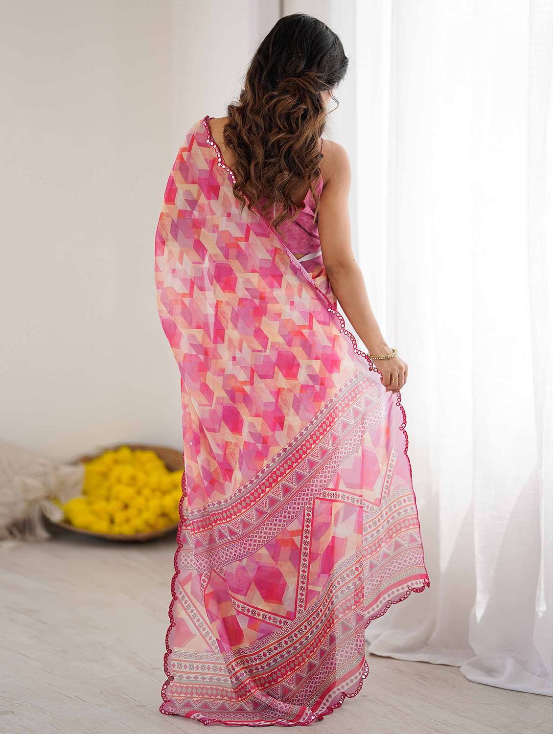 women printed casual wear saree with blouse - 22141061 - Standard Image - 2