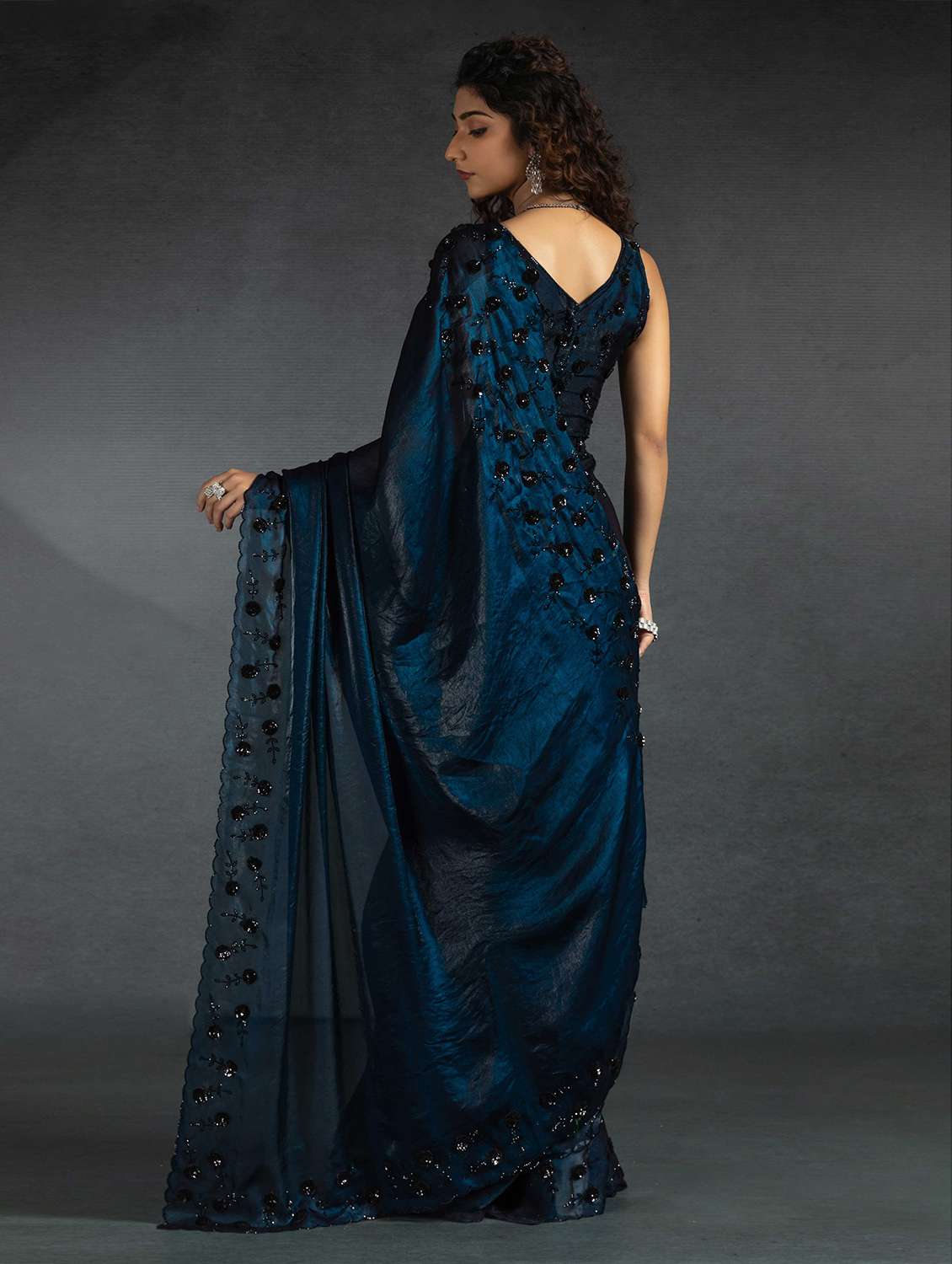 women solid with work embellished saree with blouse - 22141104 - Standard Image - 2