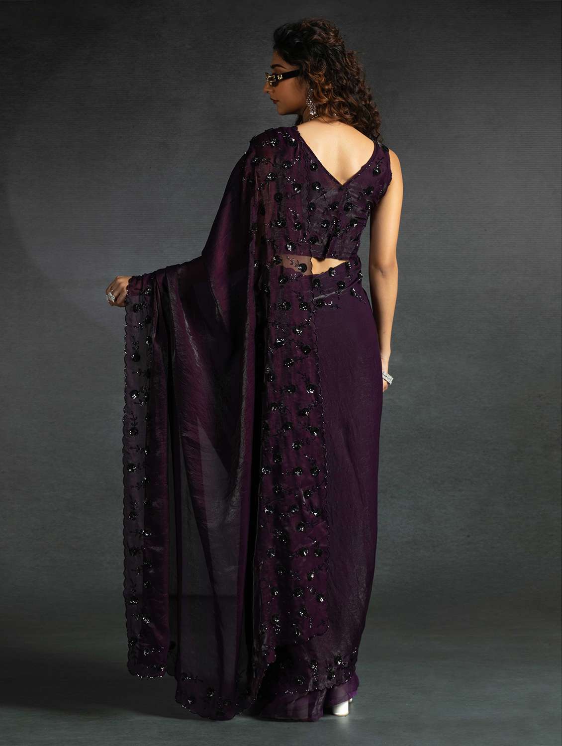 women solid with work embellished saree with blouse - 22141108 -  Standard Image - 2