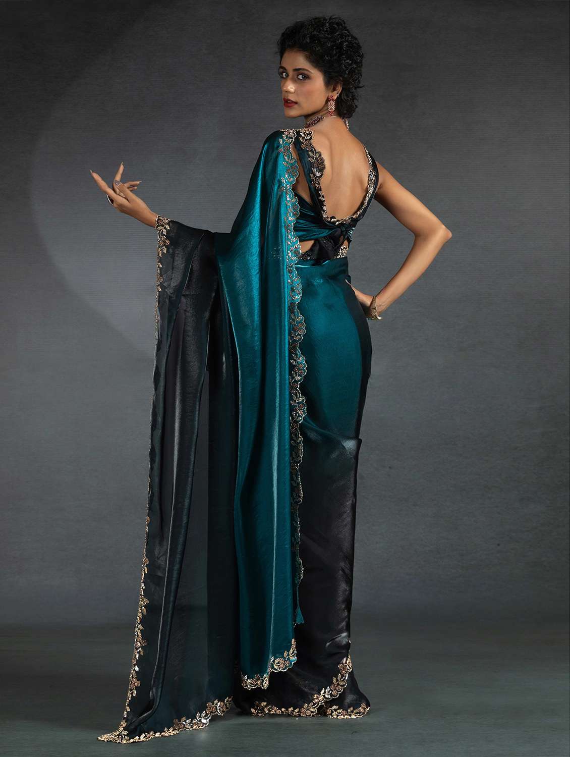 women solid with embellished bordered saree with blouse - 22141130 -  Standard Image - 2
