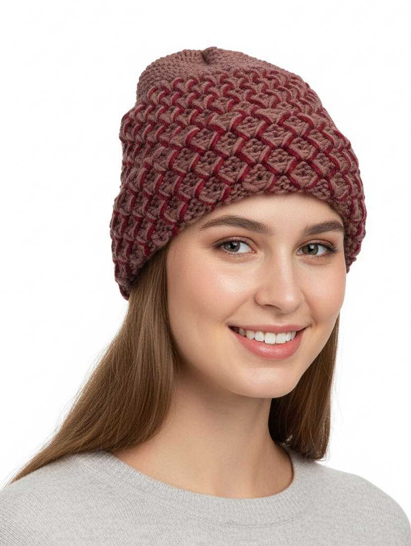 women self design winter cap