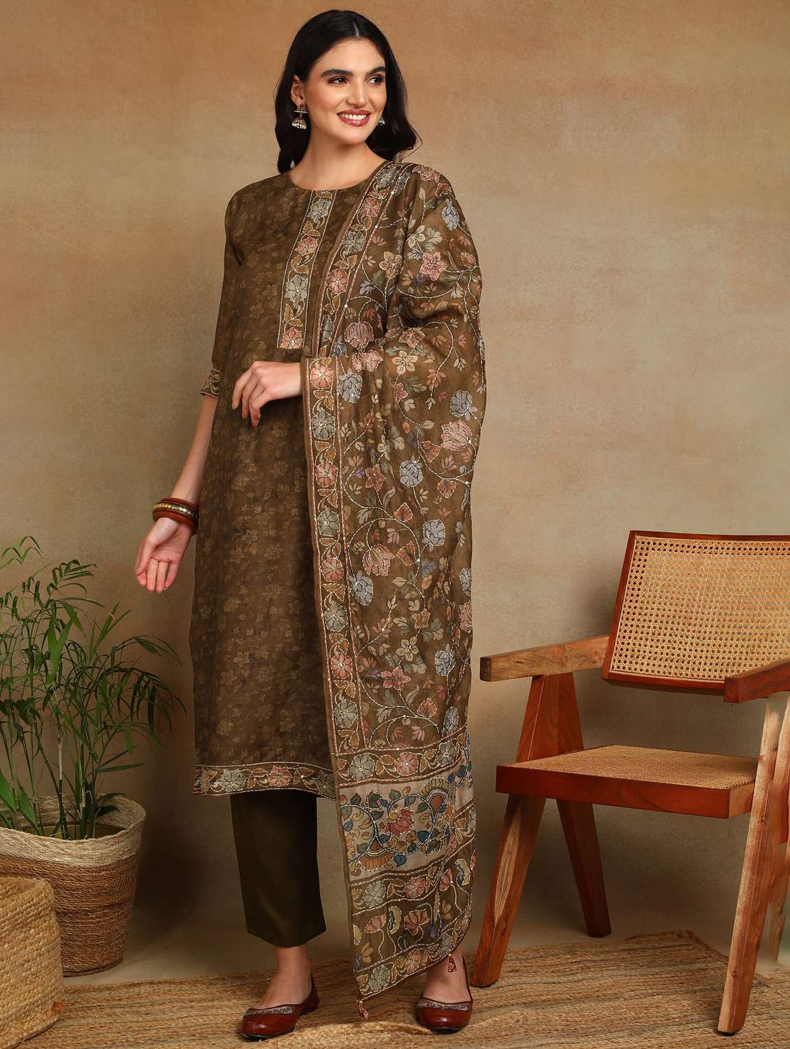 women floral three quarter sleeve kurta pant with dupatta set - 22141667 - Standard Image - 2