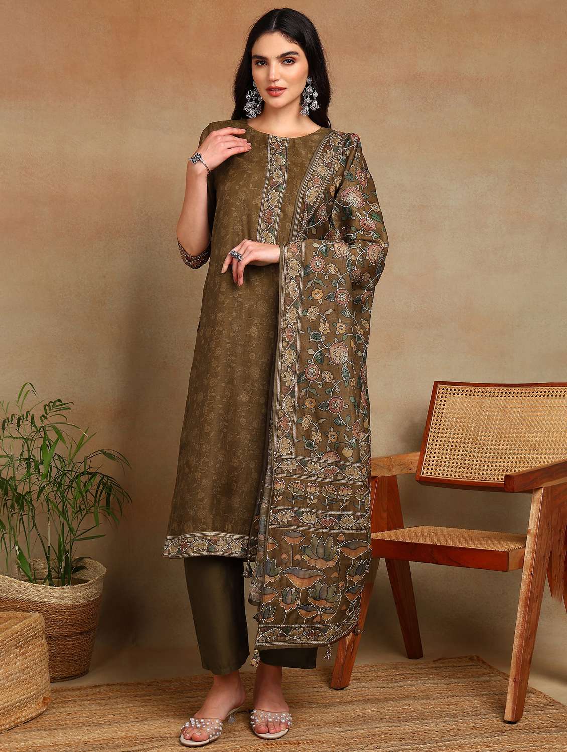 women floral three quarter sleeve kurta pant with dupatta set - 22141672 - Standard Image - 2