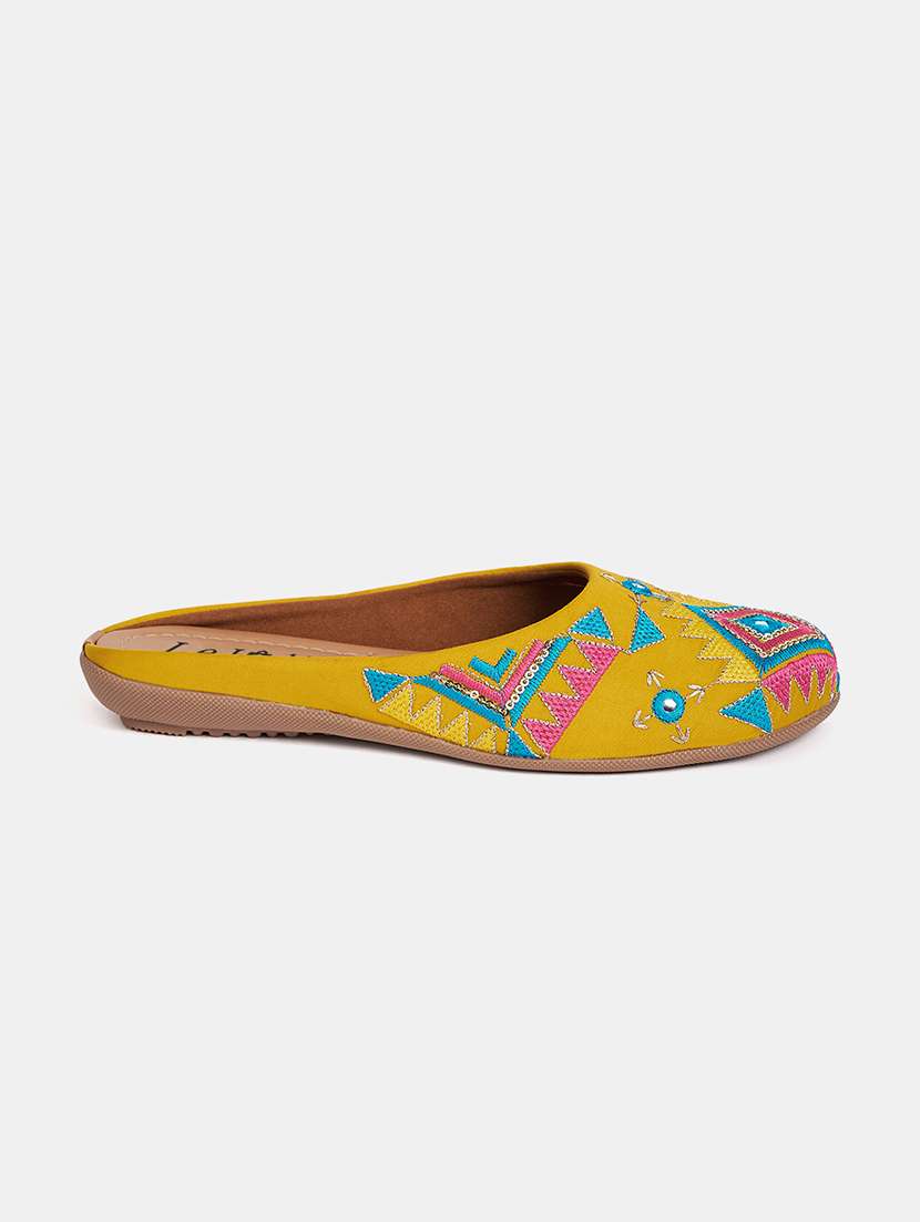 women embroidered slip on jutis - 22142200 -  Standard Image - 2