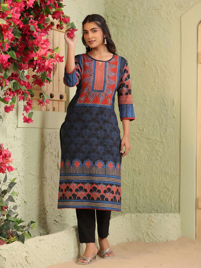 women printed three quarter sleeve straight kurta
